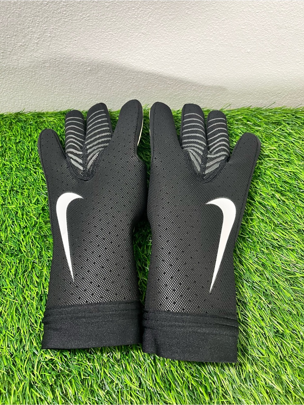 Size 10 Nike Mercurial Touch Elite Goalkeeper Gloves PE Black DM4005-010